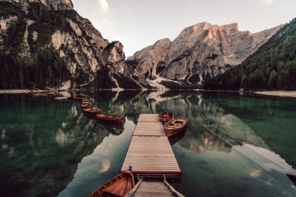 Boat Lake Background Image